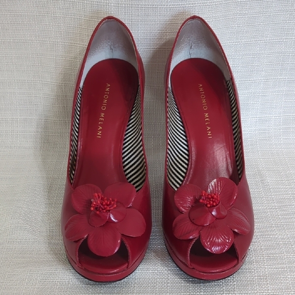 Antonio Melani Leather Heels Women's 8.5 Red Floral Accent Peep Toe Slip On - Picture 2 of 12